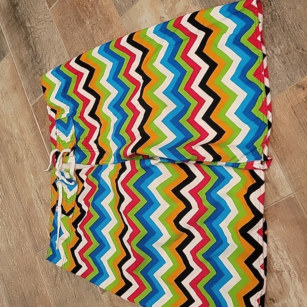 Mens XXL Multicolored Zig Zag Board Shorts EUC